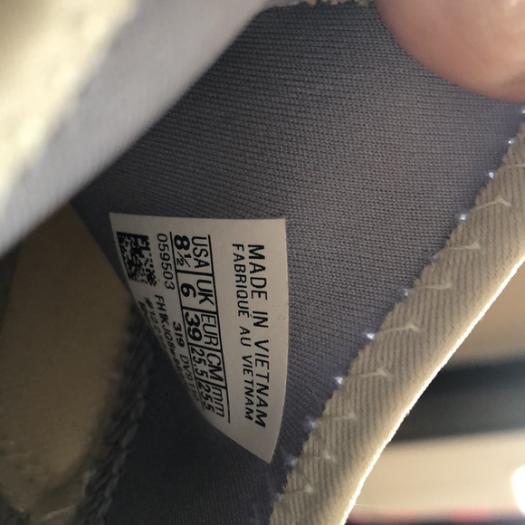 Reebok shoes 8.5 - Picture 3 of 5